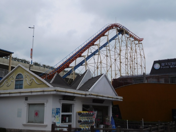 Japanese shuttle loop roller coasters: part 6 of our look at the world’s tallest roller coasters